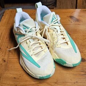 Nike Giannis Immortality 3 Basketball Yellow and Green Athletic Shoes